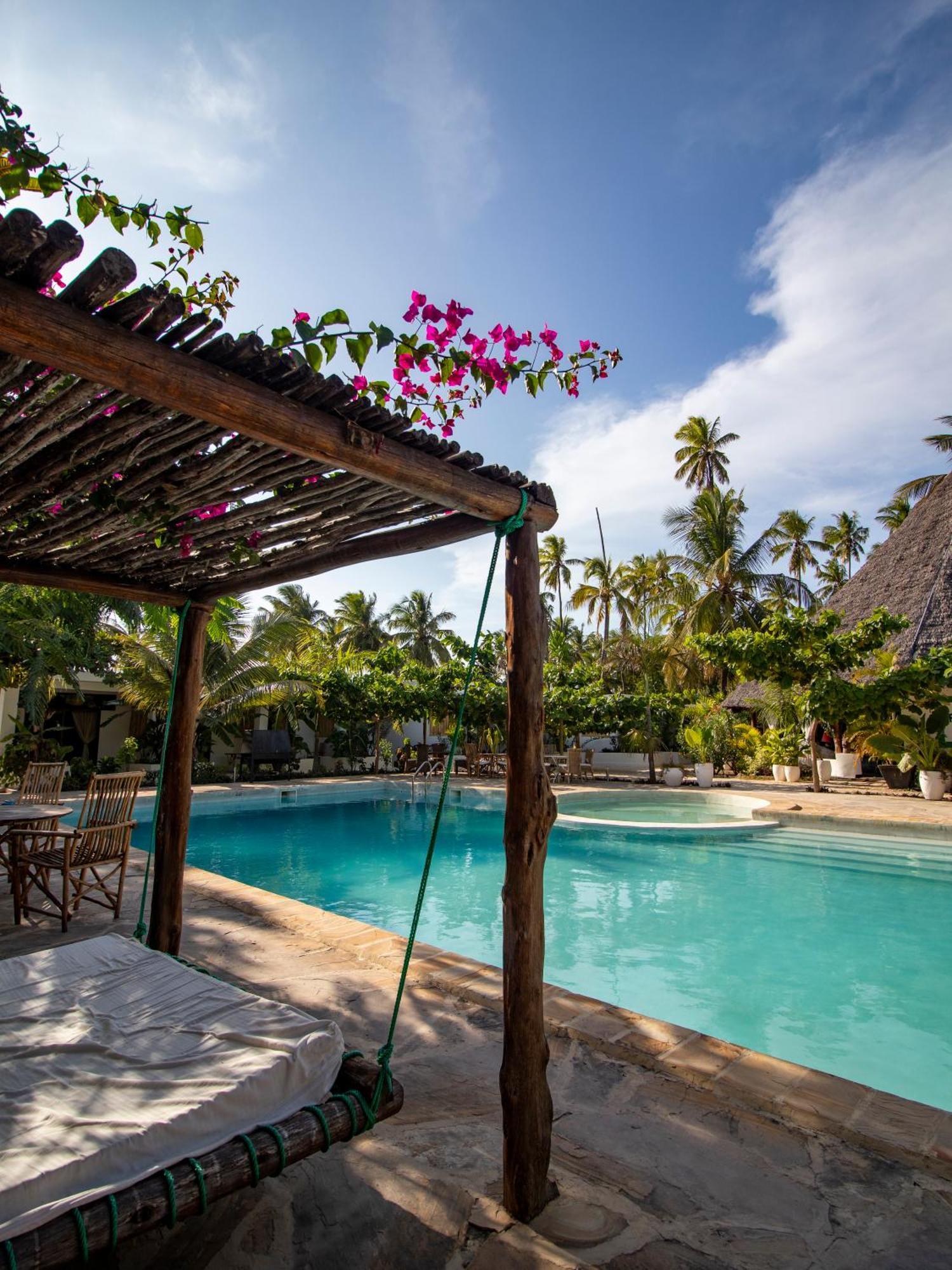 Tropical Boutique Hotel & Resto Pingwe Exterior photo